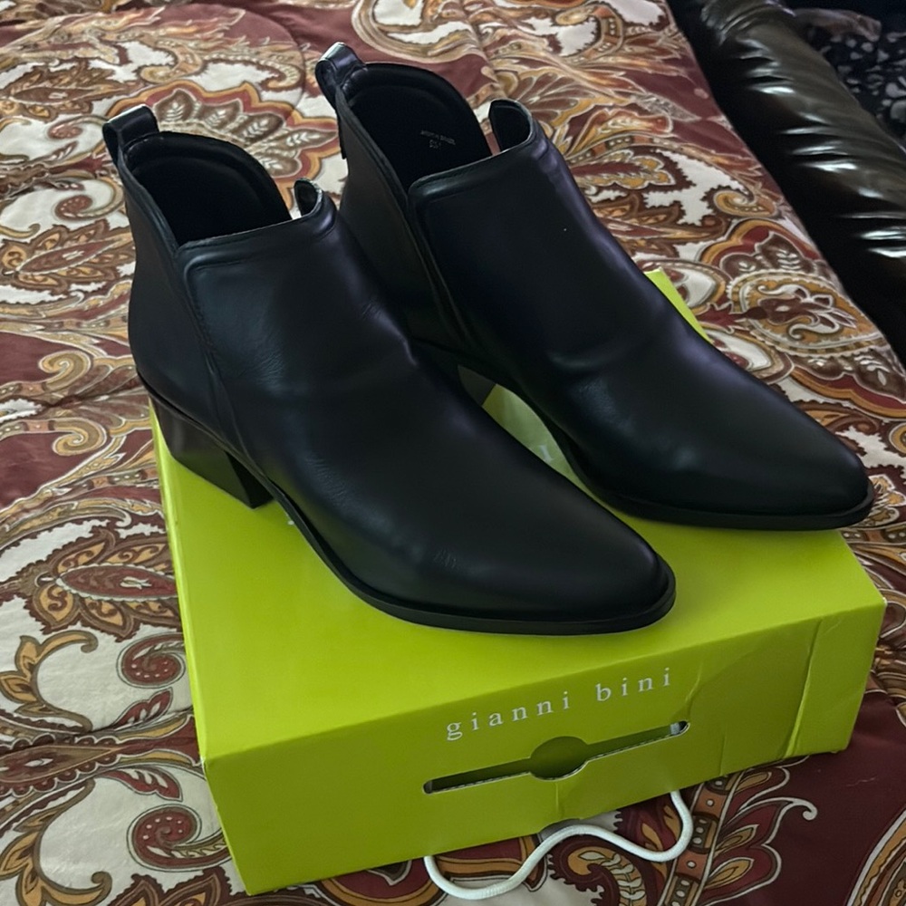 Gianni Bini Sleek Black Ankle Boots (Brand New)